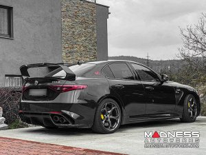 Alfa Romeo Giulia Trunk Spoiler - Carbon Fiber - GTAm Style w/ Italian Theme 